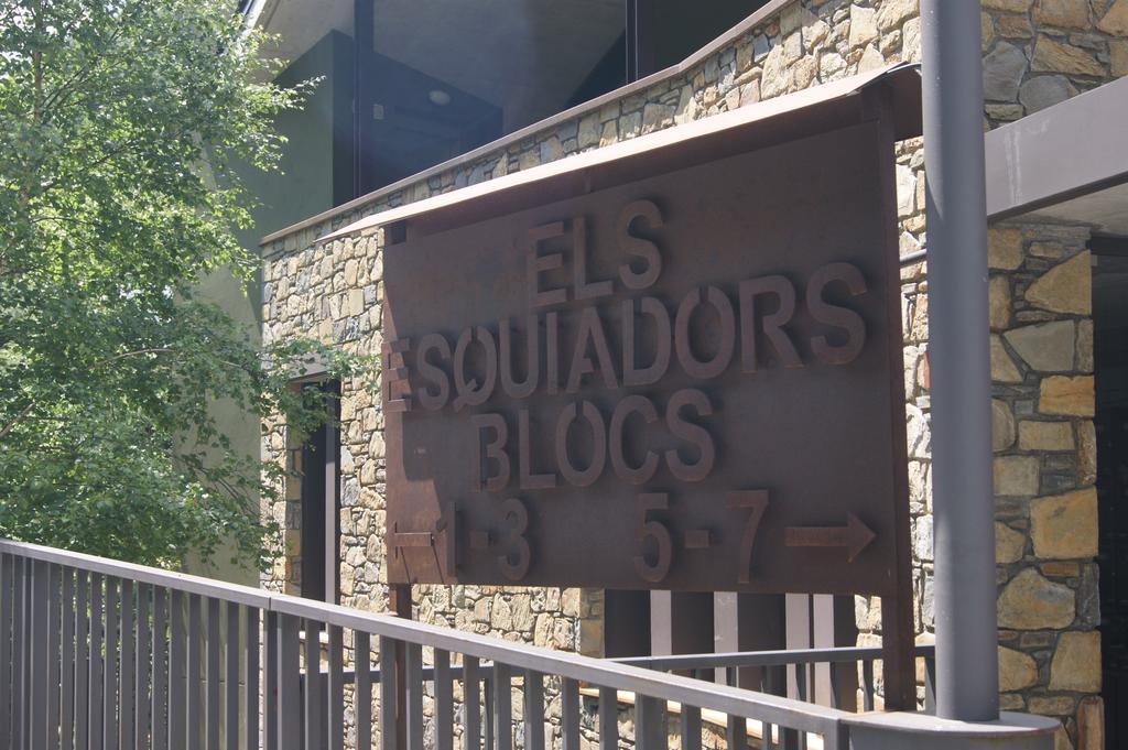 Apartaments Els Esquiadors Llorts Luaran gambar