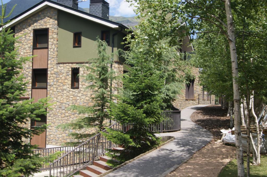 Apartaments Els Esquiadors Llorts Luaran gambar