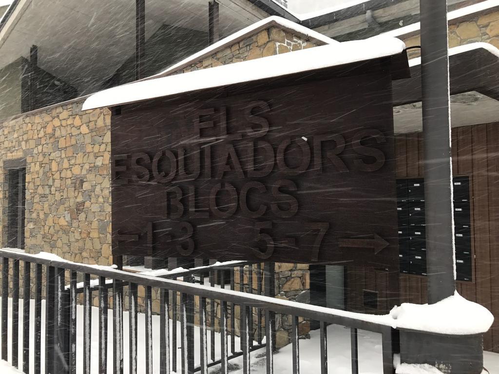 Apartaments Els Esquiadors Llorts Luaran gambar