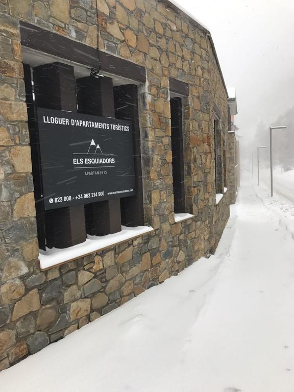 Apartaments Els Esquiadors Llorts Luaran gambar